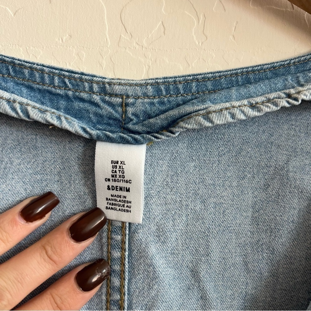 H&M light wash denim wide leg v-neck jumpsuit - Picture 7 of 9